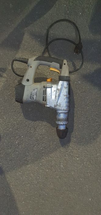 Pompa de apă și rotopercutor