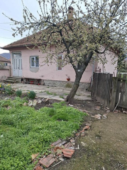 Vand casă în Baru zona centrală