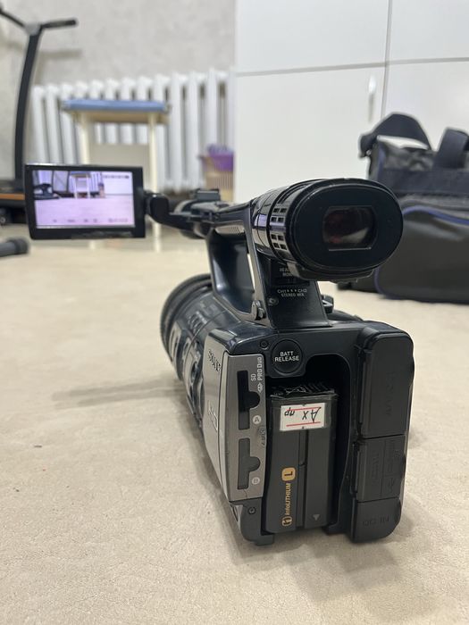Sony HDR-AX2000 профессиональная видеокамера