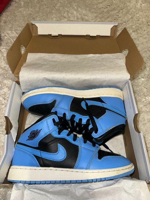 Adidasi Air Jordan 1 Mid „University Blue”