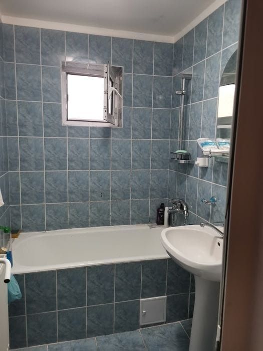 Inchiriez apartament 3 camere