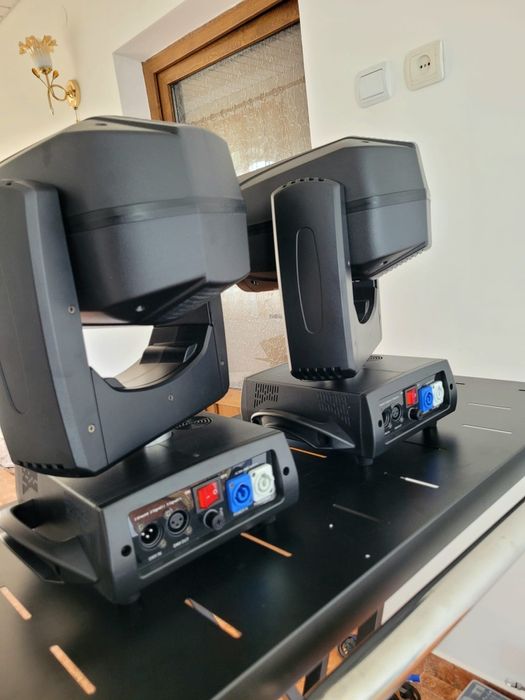 Set NOI Moving head-uri 7R 230W + flight case