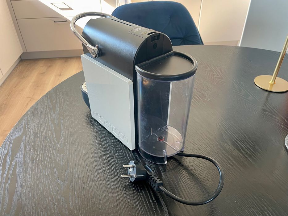 Aparat de cafea Nespresso Pixie – folosit, funcțional