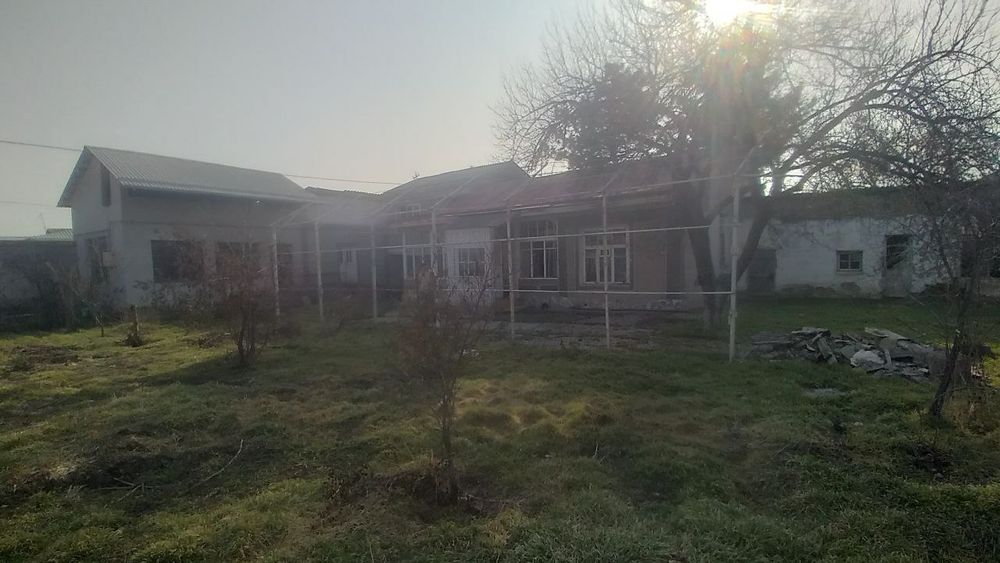 Hovli 16 sotix krestikda joylashgan