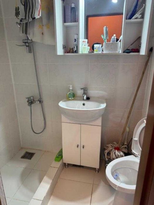 vand apartament trei camere