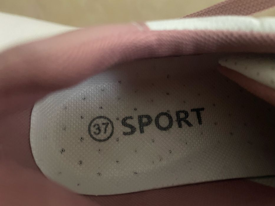 Спортни обувки номер 37