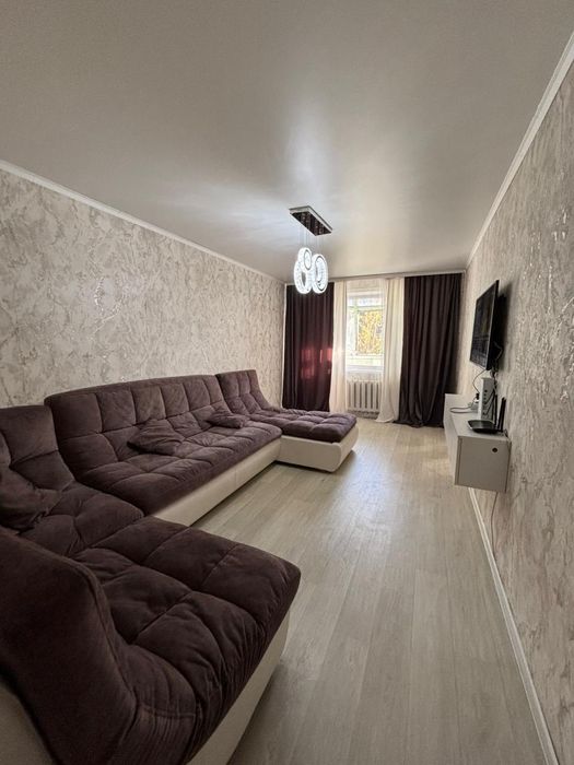 Продам 2 комн,кв, 2/5, центр