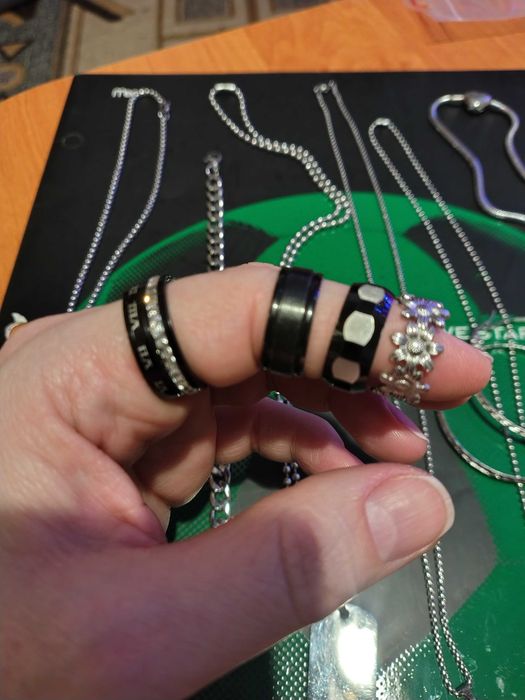 Bijuterii ieftine din oțel inoxidabil