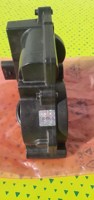 VW ОЕМ дроселова клапа 03C128063A