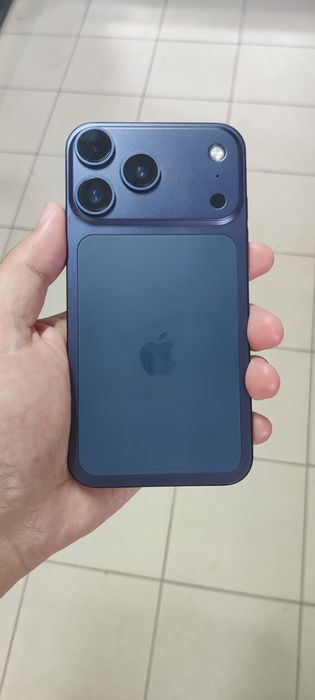 Продам Айфон 11.