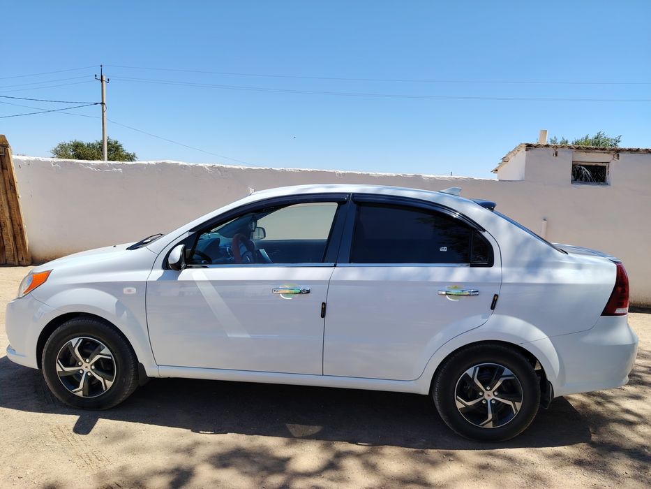 Нексия 3 сотилади