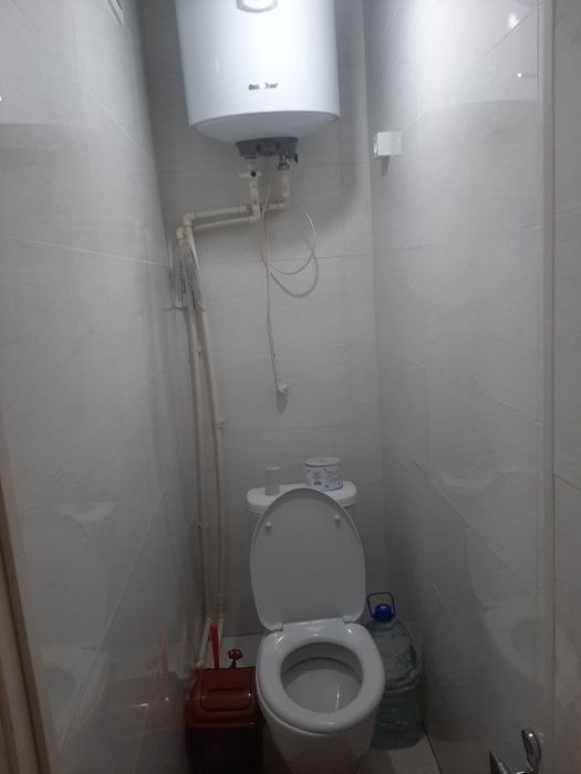 Ангрен Бозор олдида 4 хонали уй сотилади !