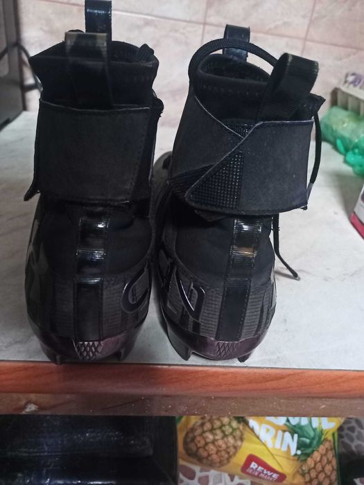 vand ghete cu crampoane Under Armour