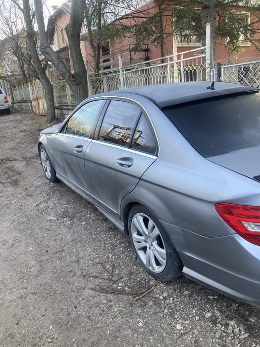 Продавам мерцедес w204 фейслифт 2011г на части