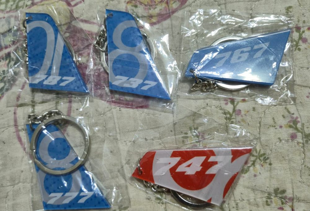 Брелки, ремувки, коврики, сумочки на самолетную тему