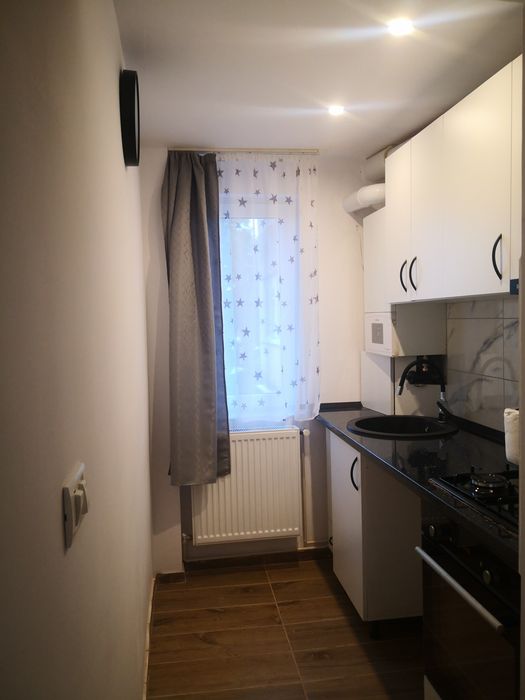 Inchiriez ap 2 camere, decomandat, et 1