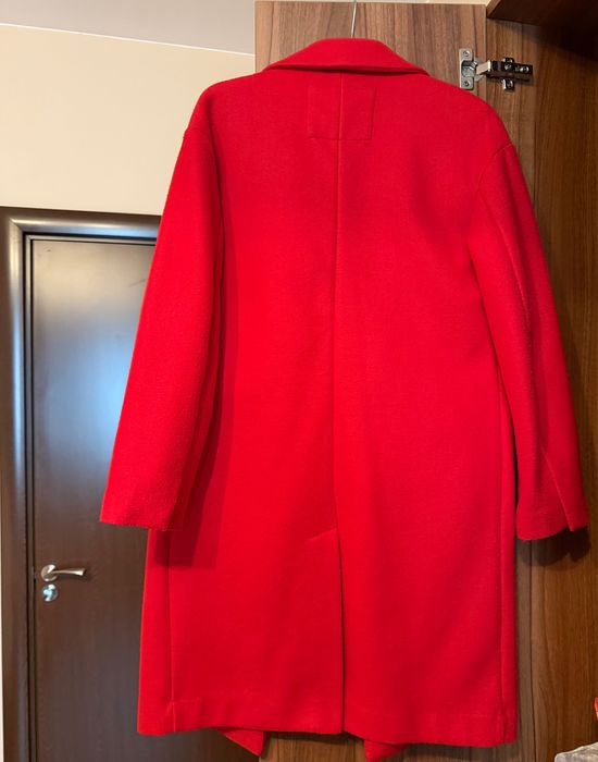 Червено палто Bershka