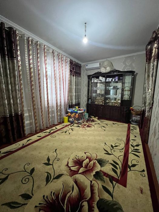 Гулистонда ховли уй сотилади