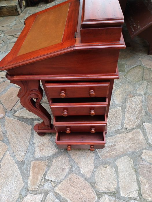 Красиво антично писалище