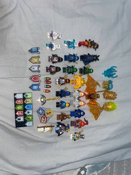 Продаю лего фигурки