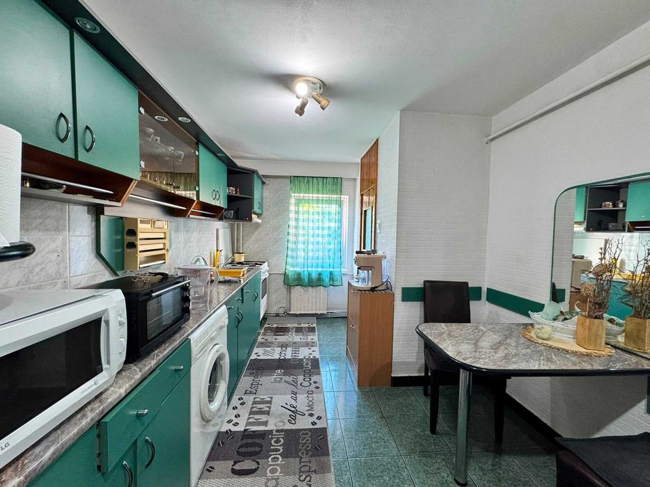 Inchiriez apartament 2 camere decomandat