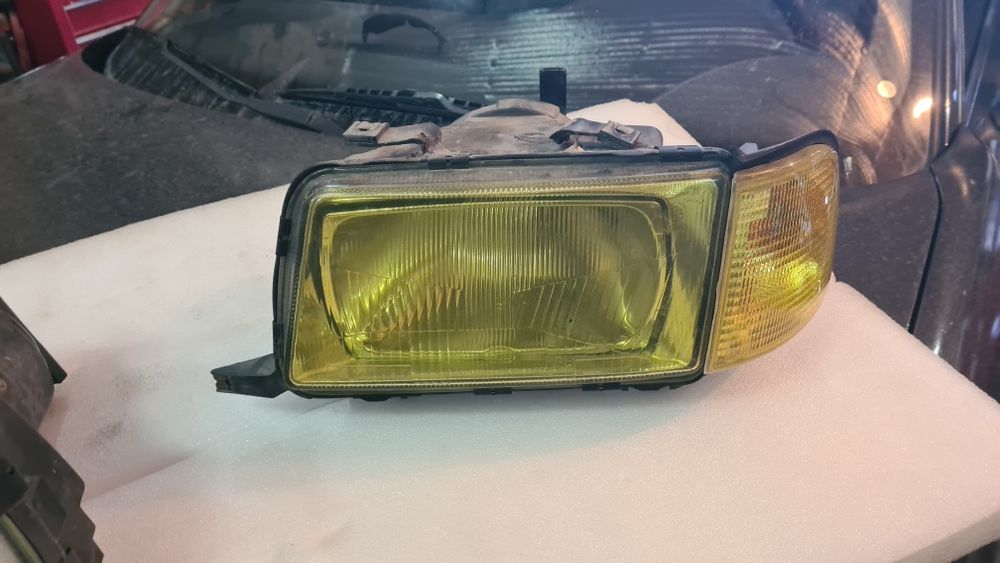 Фары на ауди B4.