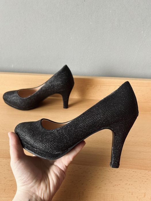 Обувки с висок ток