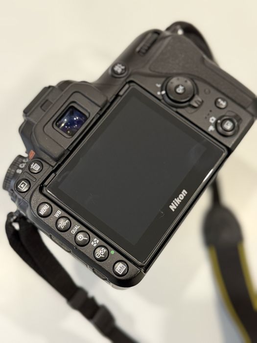 Aparat foto DSLR Nikon D7500