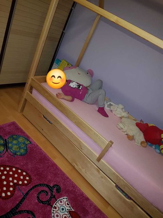 Pat tip căsuță din lemn natur + saltea premium la comandă 120x200 + sertar