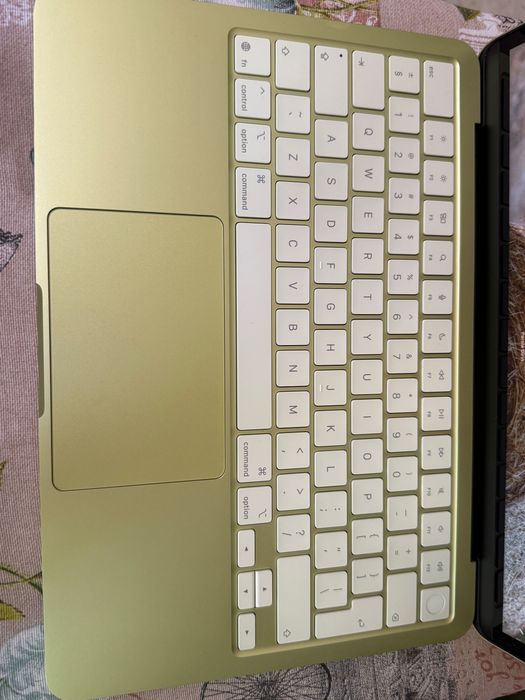 Apple MacBook 13 NEO