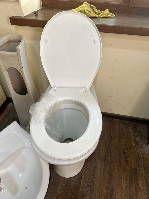 Продается унитаз Ceramin , в отличном состоянии
