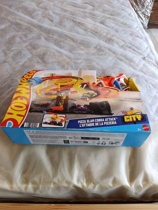 Hot Wheels® CITY Игрален комплект Атаката на кобрата с количка