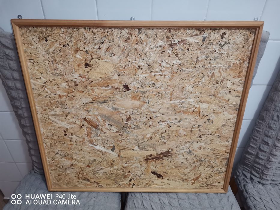 Табло за снимки изработено от OSB плоскост и дървена рамка