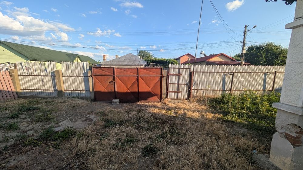 Vand teren si casā în Marasesti 1257m²