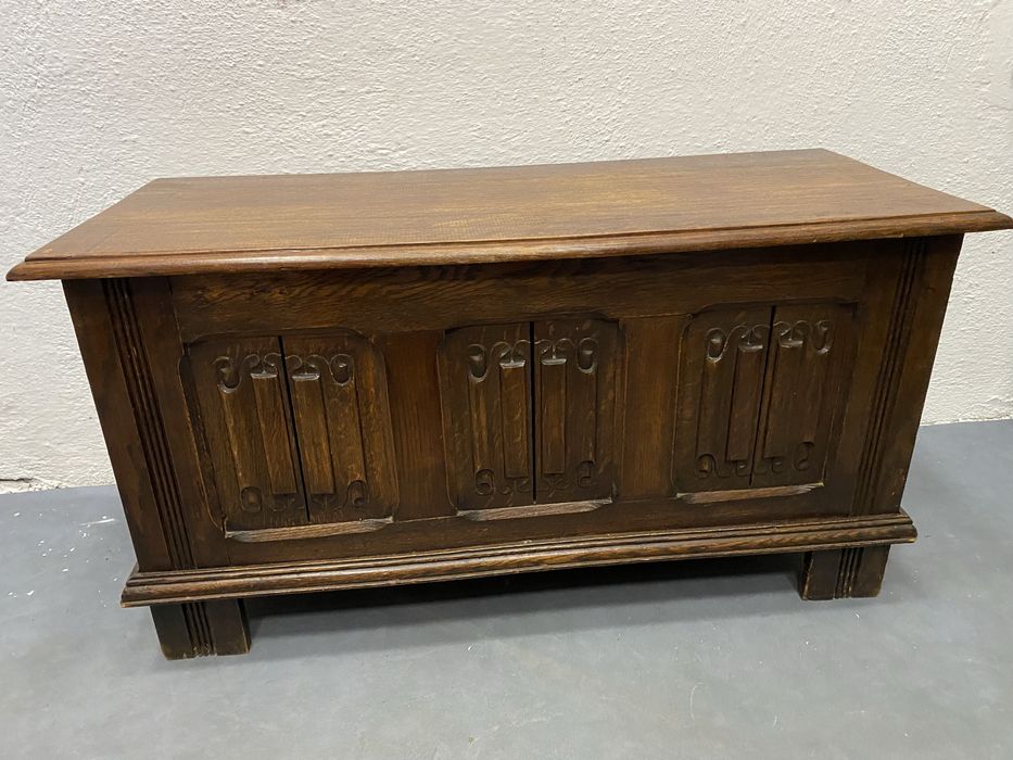 Френски сандък от дъб скрин холна маса  пейка