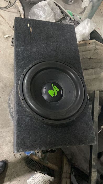 Сабвуфер почти новай