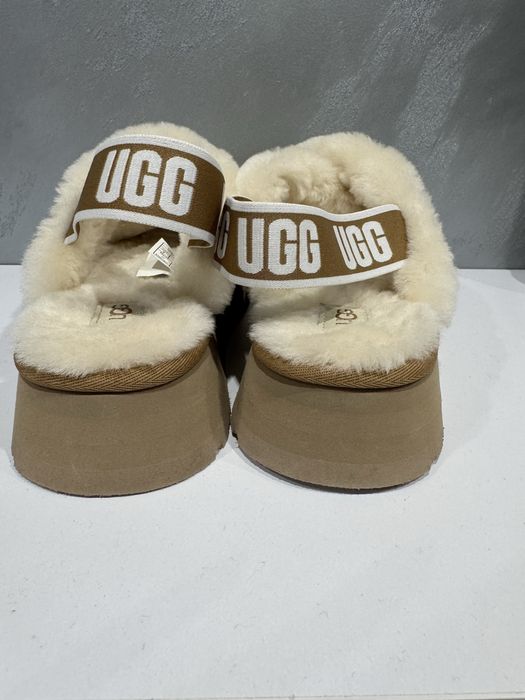 Пухени сандали UGG