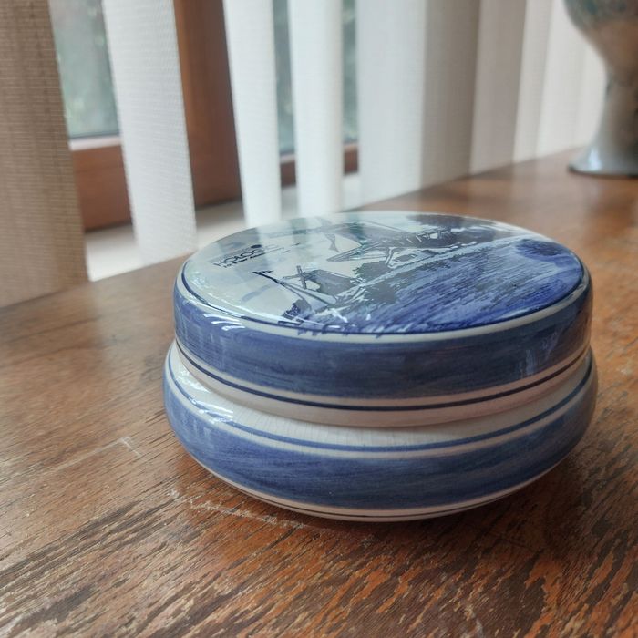 Винтидж порцеланова холандска кутия за сладки, захарница