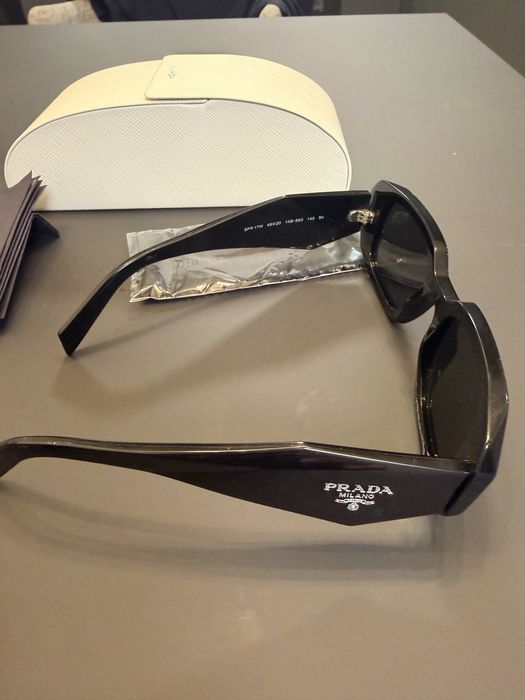 Слуънчеви очила Prada