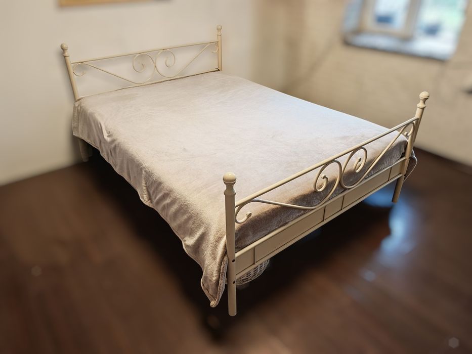 Метално винтидж легло