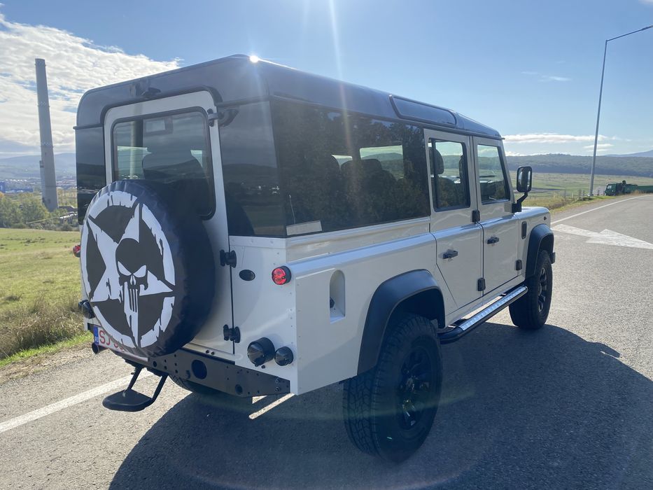 Land Rover Defender Puma