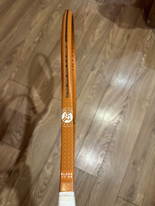 Racheta Wilson Blade v9, varianta noua Roland Garros! Noua!