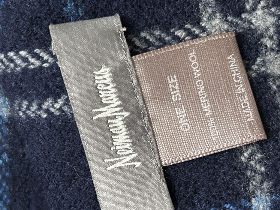 Мек вълнен шал в син цвят с ресни