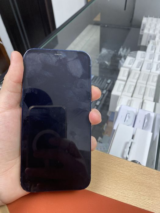 lPhone 12 состояние более-менее срочно продаю