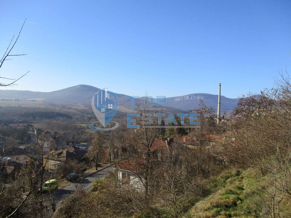 Тухлена къща за ремонт с прекрасна панорама в град Дряново