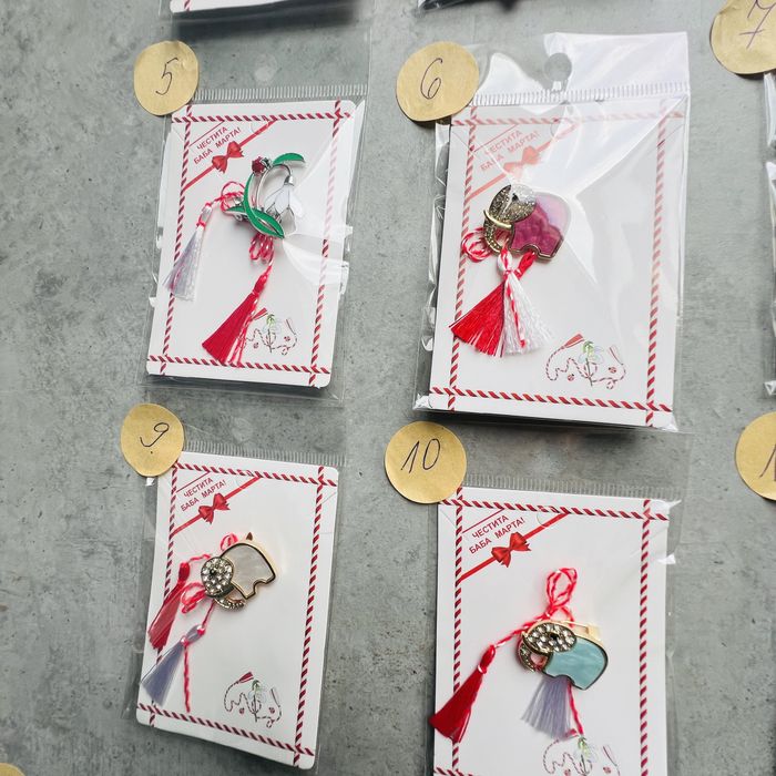 ТОП Ръчно изработени красиви мартеници брошки с пискюл