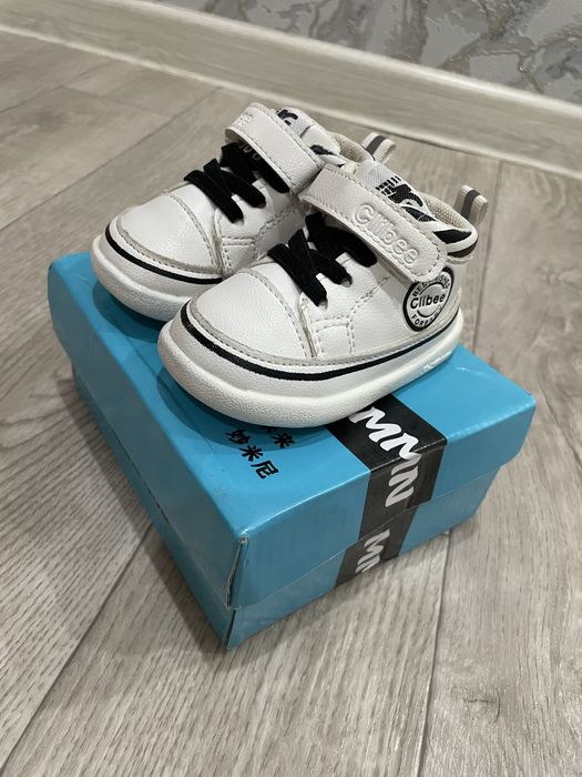 Кроссовки детские