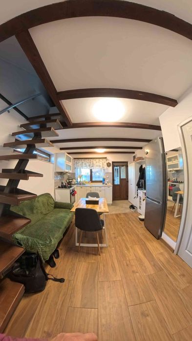 Casă + anexă locuibilă în curte