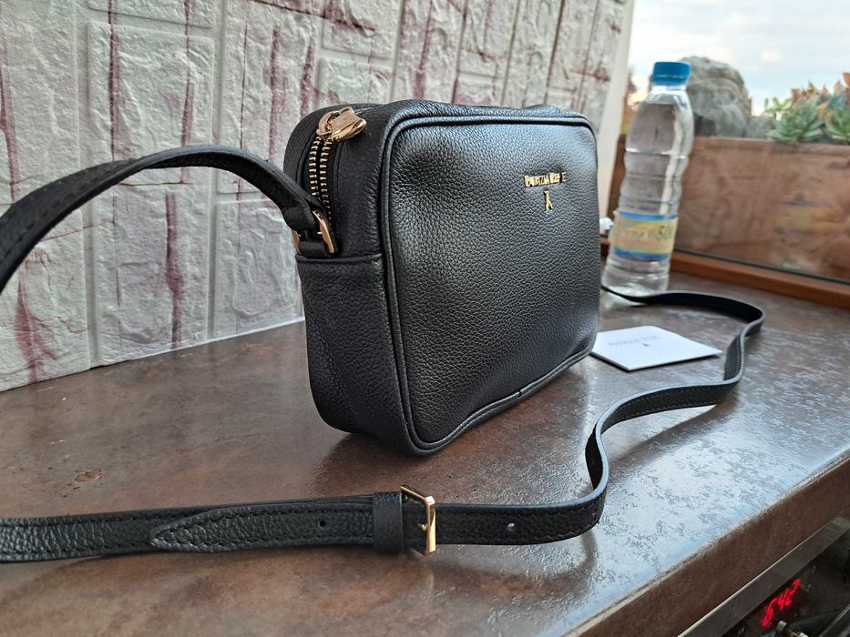 дамска черна чанта,Patrizia Pepe,малка чантичка-естествена кожа