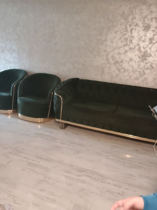 Vând canapea cu fotolii